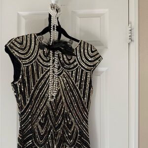 Flapper dress with accessories